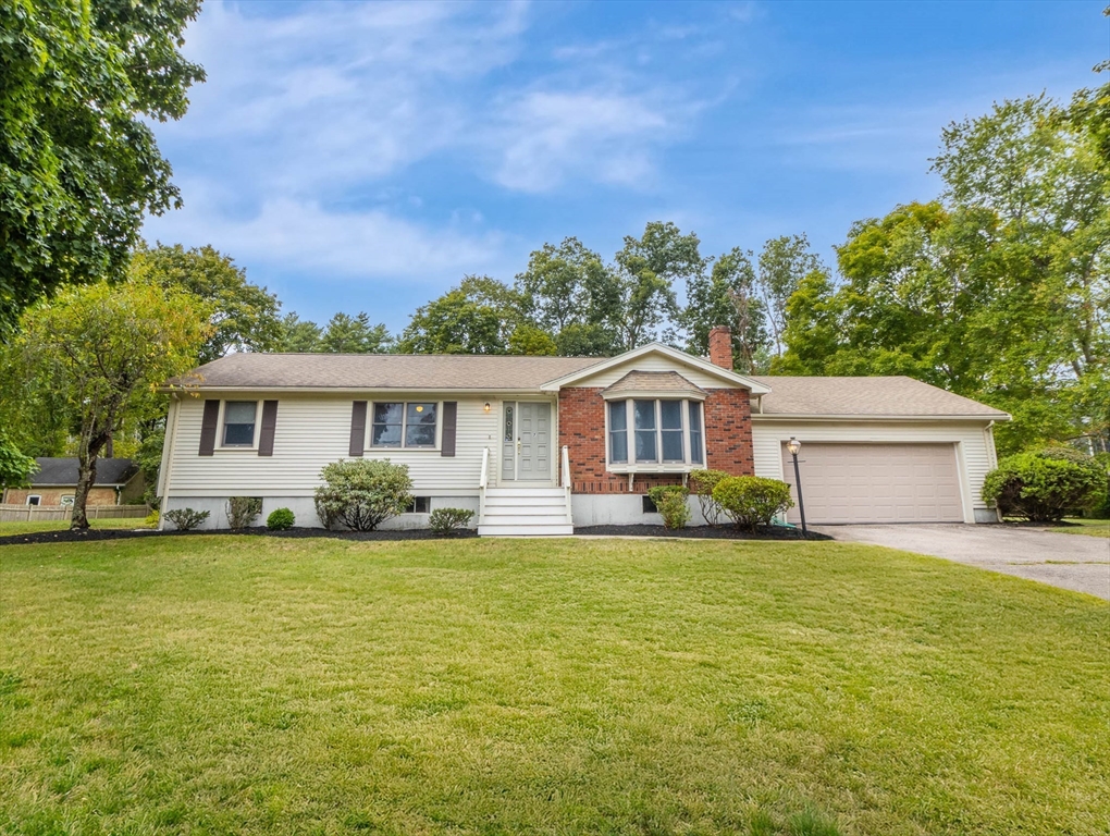 7 School St, Easton, Massachusetts, 3 Bedrooms Bedrooms, 7 Rooms Rooms,1.5 BathroomsBathrooms,Residential,For Sale,School St,73431465