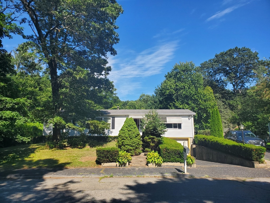 5 Damico Dr, Marlborough, Massachusetts, 3 Bedrooms Bedrooms, 8 Rooms Rooms,2.5 BathroomsBathrooms,Residential,For Sale,Damico Dr,73410364