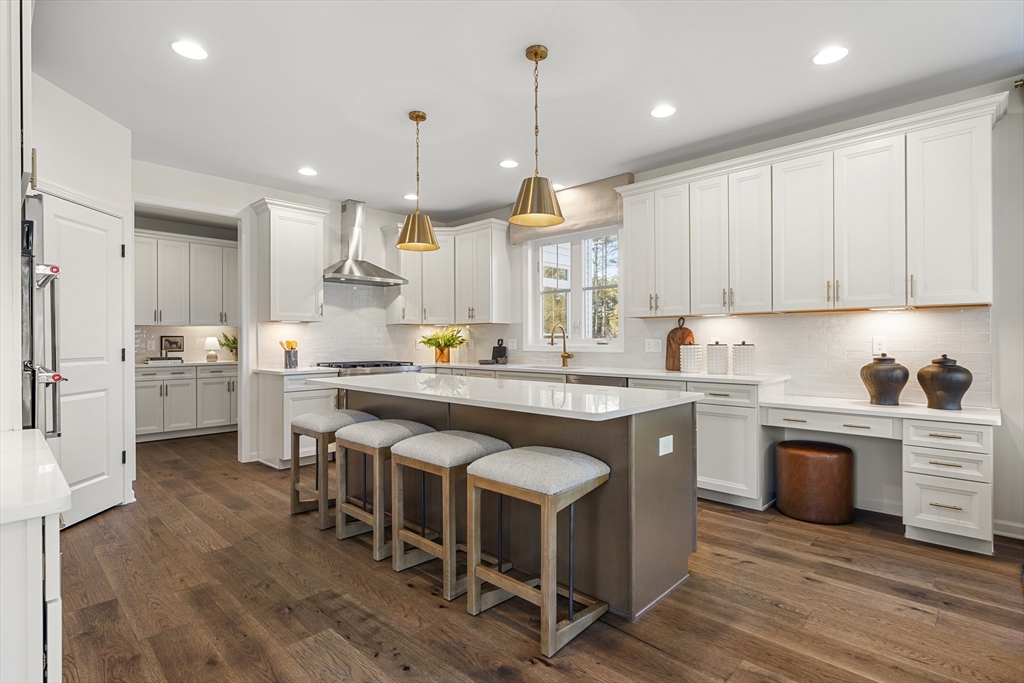 9 Lloyd Circle, Norton, Massachusetts, 4 Bedrooms Bedrooms, 10 Rooms Rooms,3.5 BathroomsBathrooms,Residential,For Sale,Lloyd Circle,73343318