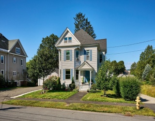 20 James St, Greenfield, Massachusetts, 3 Bedrooms Bedrooms, 11 Rooms Rooms,2.5 BathroomsBathrooms,Residential Income,For Sale,James St,73431180