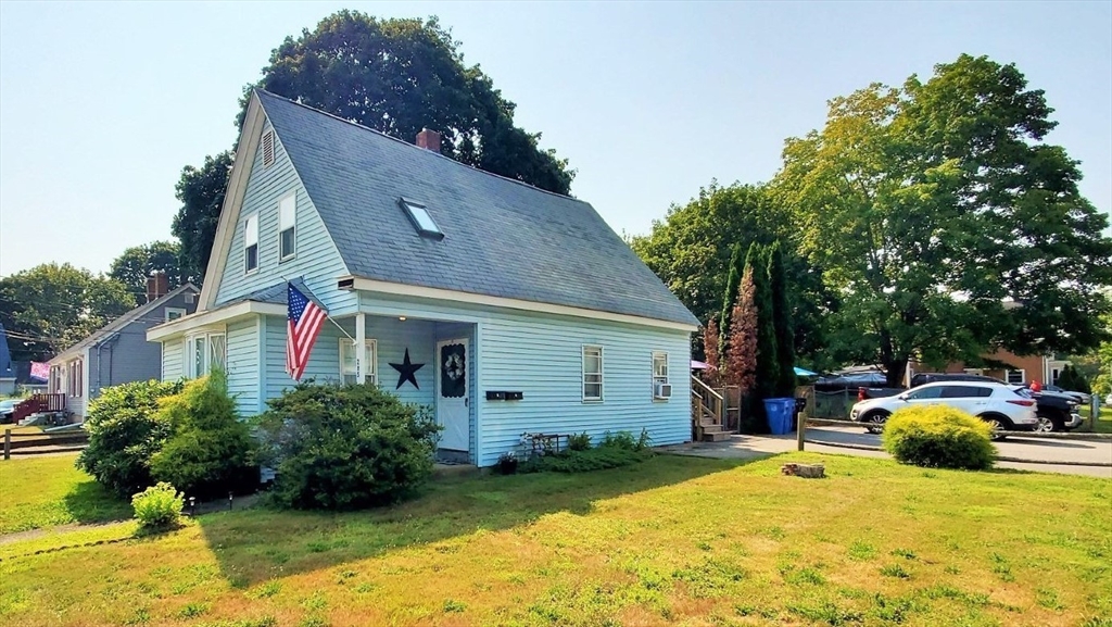 285 Old South Ave, Whitman, Massachusetts, 2 Bedrooms Bedrooms, 4 Rooms Rooms,1 BathroomBathrooms,Residential Lease,For Rent,Old South Ave,73413088