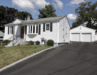 130 Massey Rd, Tiverton, Rhode Island, 2 Bedrooms Bedrooms, 5 Rooms Rooms,1 BathroomBathrooms,Residential,For Sale,Massey Rd,73424954