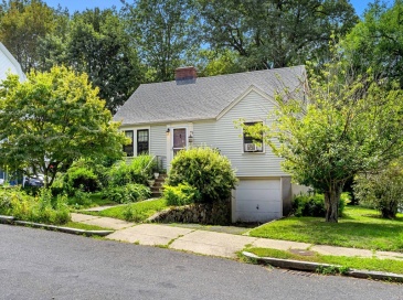 215 Renfrew St, Arlington, Massachusetts, 2 Bedrooms Bedrooms, 5 Rooms Rooms,1 BathroomBathrooms,Residential Lease,For Rent,Renfrew St,73424574