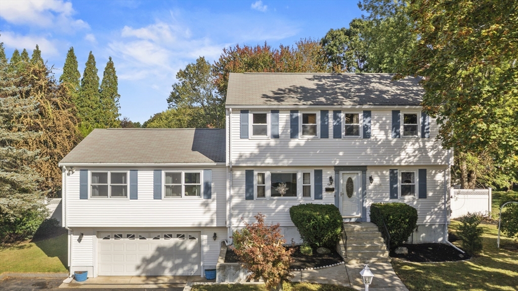 8 Mohawk Path, Bellingham, Massachusetts, 4 Bedrooms Bedrooms, 10 Rooms Rooms,2 BathroomsBathrooms,Residential,For Sale,Mohawk Path,73438522