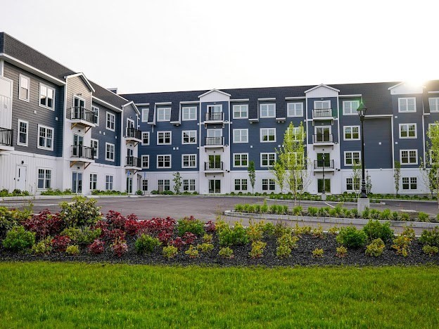 485 Blue Hills Parkway, Milton, Massachusetts, 2 Bedrooms Bedrooms, 4 Rooms Rooms,2 BathroomsBathrooms,Residential,For Sale,Blue Hills Parkway,73342783