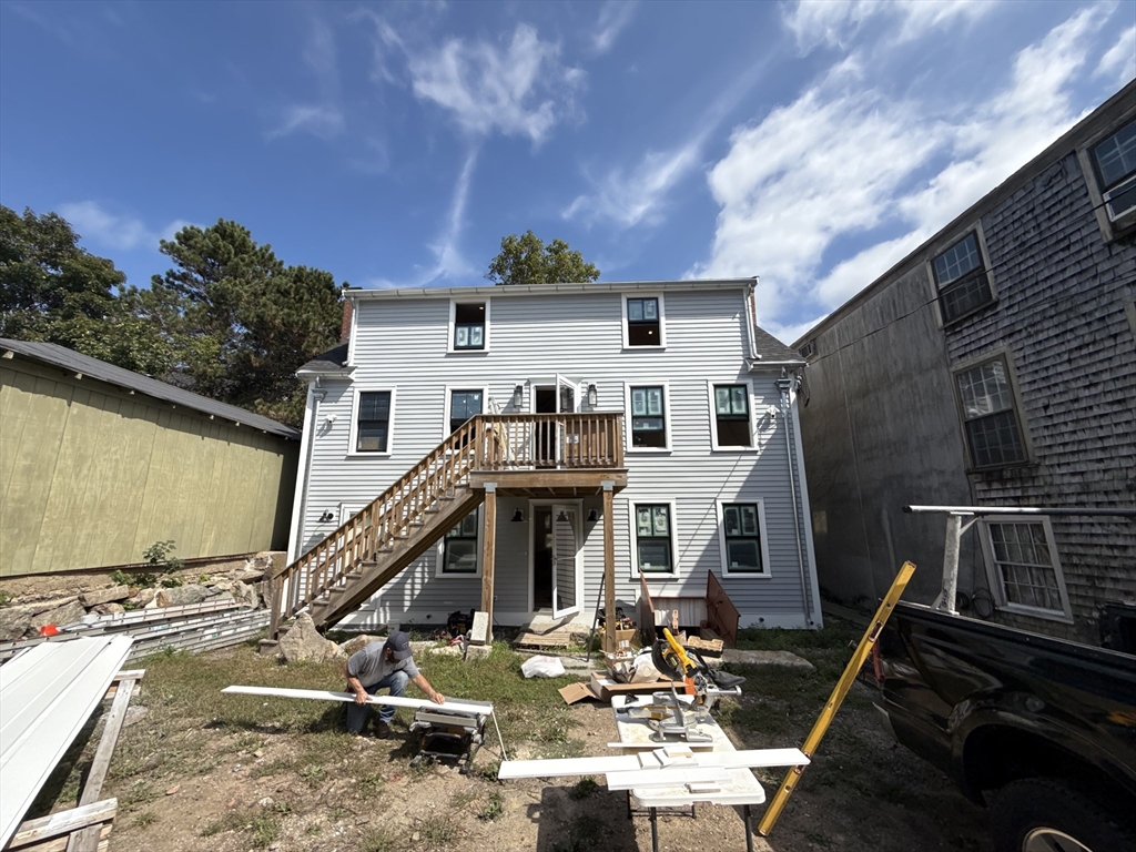 7R Washington Street, Gloucester, Massachusetts, 3 Bedrooms Bedrooms, 5 Rooms Rooms,1 BathroomBathrooms,Residential Lease,For Rent,Washington Street,73431261