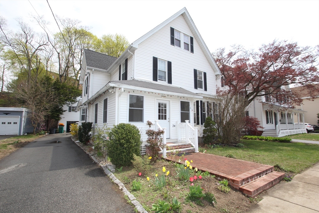 24 Arlington Road, Woburn, Massachusetts, 4 Bedrooms Bedrooms, 9 Rooms Rooms,3 BathroomsBathrooms,Residential Lease,For Rent,Arlington Road,73413020