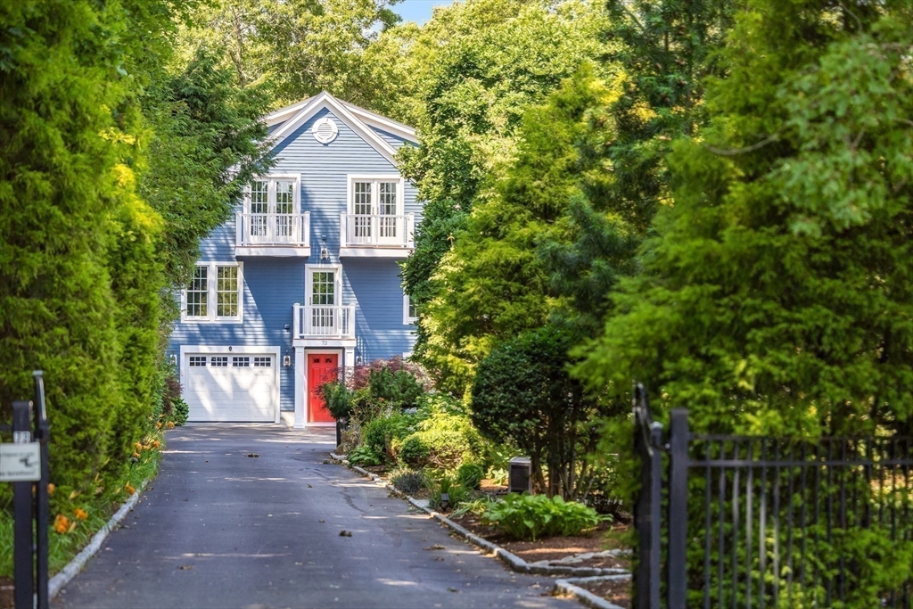 72 River Rd, Barnstable, Massachusetts, 4 Bedrooms Bedrooms, 11 Rooms Rooms,5.5 BathroomsBathrooms,Residential Income,For Sale,River Rd,73403346