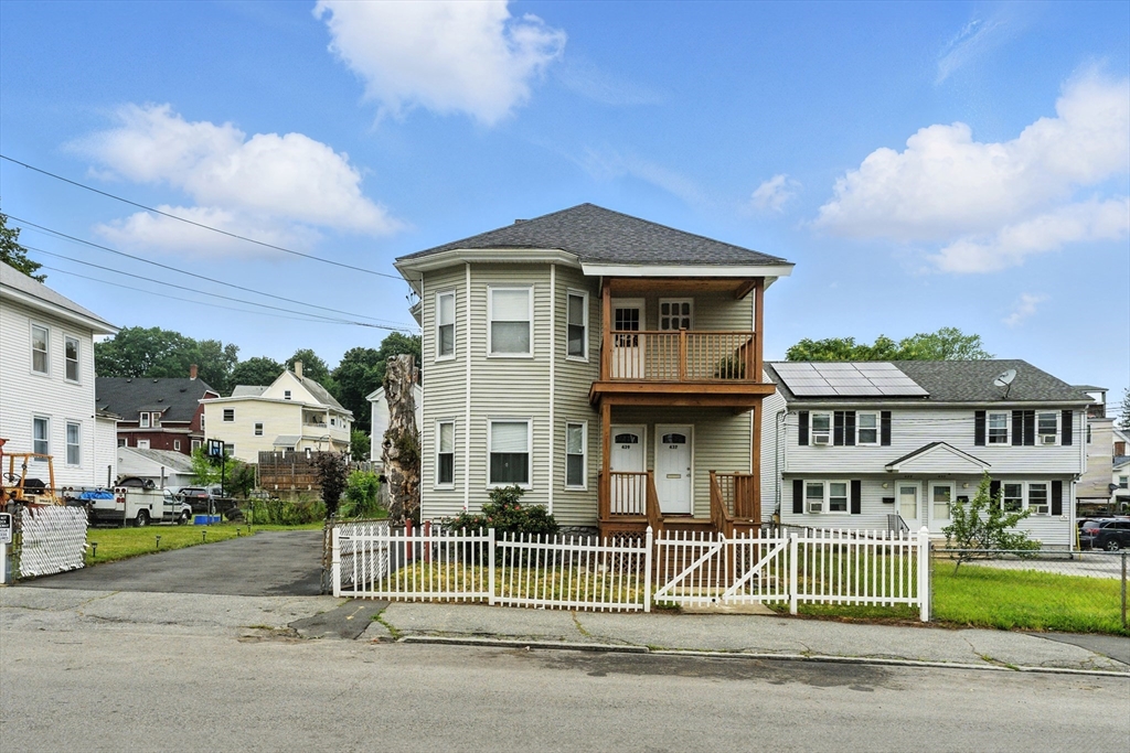 439 Lowell St, Lawrence, Massachusetts, 2 Bedrooms Bedrooms, 6 Rooms Rooms,1 BathroomBathrooms,Residential Lease,For Rent,Lowell St,73399289