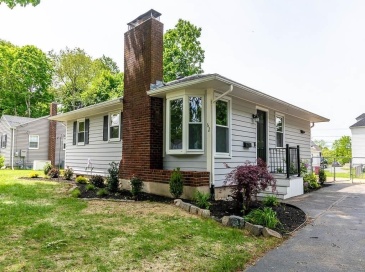 62 Forest St, Middleboro, Massachusetts, 3 Bedrooms Bedrooms, 5 Rooms Rooms,1 BathroomBathrooms,Residential,For Sale,Forest St,73381379 62 Forest St, Middleboro, Massachusetts, 3 Bedrooms Bedrooms, 5 Rooms Rooms,1 BathroomBathrooms,Residential,For Sale,Forest St,73381379