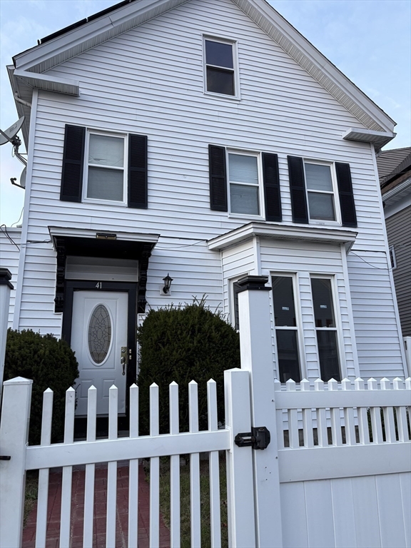 41 Tremont St, Brockton, Massachusetts, 3 Bedrooms Bedrooms, 6 Rooms Rooms,1 BathroomBathrooms,Residential Lease,For Rent,Tremont St,73446797