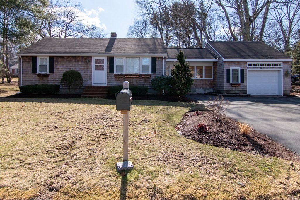 98 Hillcrest Dr, Attleboro, Massachusetts, 3 Bedrooms Bedrooms, 6 Rooms Rooms,1.5 BathroomsBathrooms,Residential Lease,For Rent,Hillcrest Dr,73446405