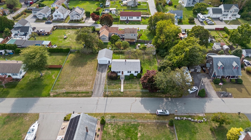 174 Rogers St, Dartmouth, Massachusetts, 3 Bedrooms Bedrooms, 5 Rooms Rooms,1 BathroomBathrooms,Residential,For Sale,Rogers St,73437682