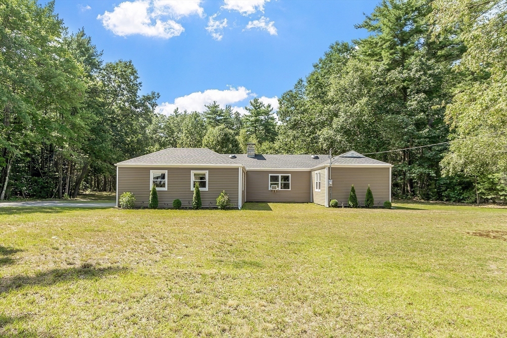 32 Main St, Townsend, Massachusetts, 2 Bedrooms Bedrooms, 5 Rooms Rooms,1 BathroomBathrooms,Residential,For Sale,Main St,73431542