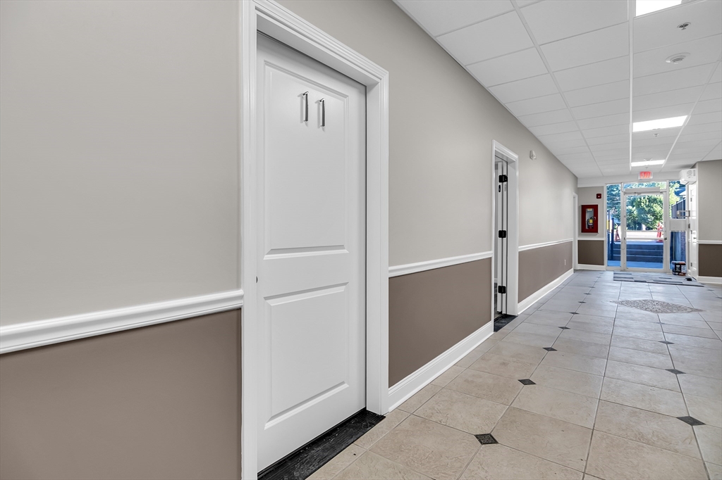 70 Court Street, Westfield, Massachusetts, 5 Bedrooms Bedrooms, 8 Rooms Rooms,2 BathroomsBathrooms,Residential Lease,For Rent,Court Street,73423795