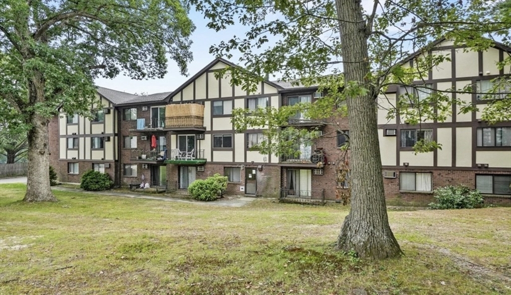 101 Whipple, Worcester, Massachusetts, 1 Bedroom Bedrooms, 4 Rooms Rooms,1 BathroomBathrooms,Residential Lease,For Rent,Whipple,73439984