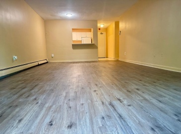 32 Whites Ave, Watertown, Massachusetts, 2 Bedrooms Bedrooms, 4 Rooms Rooms,1 BathroomBathrooms,Residential Lease,For Rent,Whites Ave,73436855