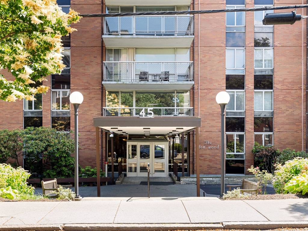 45 Longwood Avenue, Brookline, Massachusetts, 1 Bedroom Bedrooms, 3 Rooms Rooms,1 BathroomBathrooms,Residential,For Sale,Longwood Avenue,73394420