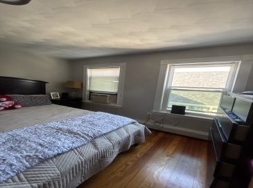 25 Peirce Ave, Everett, Massachusetts, 3 Bedrooms Bedrooms, 4 Rooms Rooms,1 BathroomBathrooms,Residential Lease,For Rent,Peirce Ave,73427393