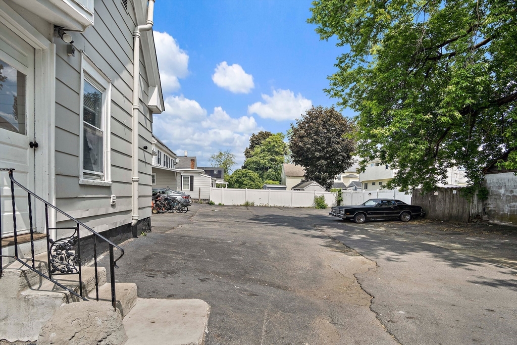 38 London St, Lowell, Massachusetts, 4 Bedrooms Bedrooms, 7 Rooms Rooms,1 BathroomBathrooms,Residential Lease,For Rent,London St,73439685