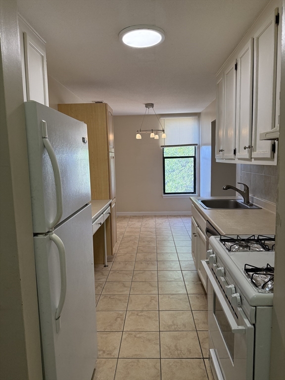 70 Shrewsbury Green Drive, Shrewsbury, Massachusetts, 1 Bedroom Bedrooms, 3 Rooms Rooms,1 BathroomBathrooms,Residential Lease,For Rent,Shrewsbury Green Drive,73398407