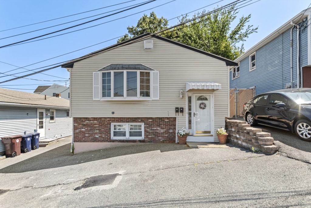 16 Woodside Ave, Everett, Massachusetts, 5 Bedrooms Bedrooms, 10 Rooms Rooms,2 BathroomsBathrooms,Residential Income,For Sale,Woodside Ave,73421131