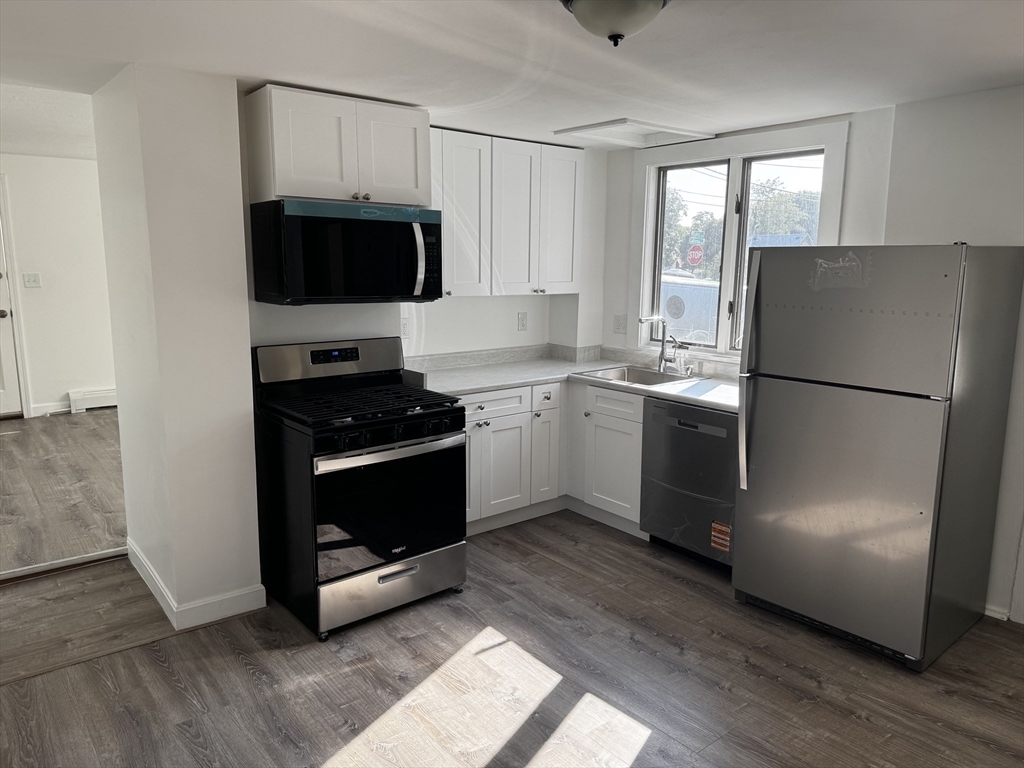 56 Bates, Quincy, Massachusetts, 3 Bedrooms Bedrooms, 7 Rooms Rooms,1.5 BathroomsBathrooms,Residential Lease,For Rent,Bates,73418985