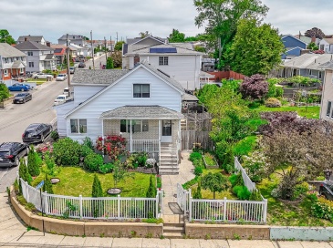 459 Malden St, Revere, Massachusetts, 4 Bedrooms Bedrooms, 11 Rooms Rooms,3 BathroomsBathrooms,Residential Income,For Sale,Malden St,73394352