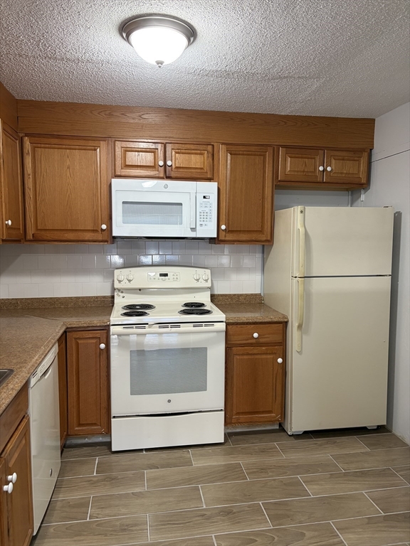 685 Moody St, Waltham, Massachusetts, 2 Bedrooms Bedrooms, 4 Rooms Rooms,1 BathroomBathrooms,Residential Lease,For Rent,Moody St,73438319