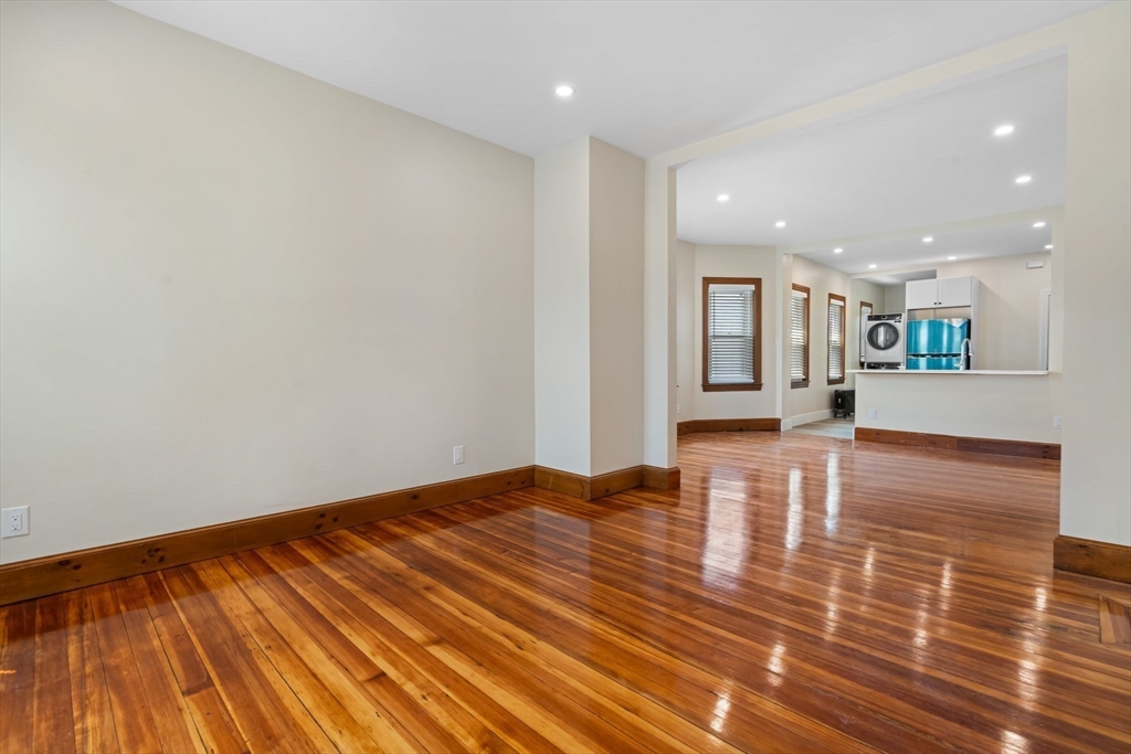 62 Vernal St, Everett, Massachusetts, 2 Bedrooms Bedrooms, 6 Rooms Rooms,1 BathroomBathrooms,Residential Lease,For Rent,Vernal St,73407557