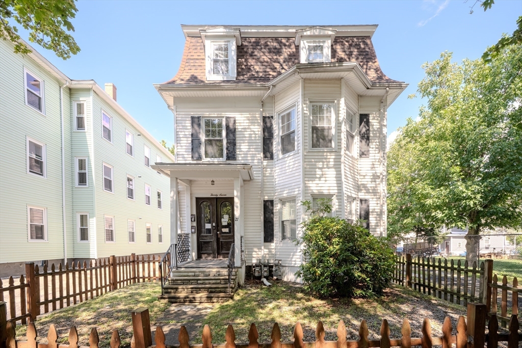 27 Wyman St, Worcester, Massachusetts, 9 Bedrooms Bedrooms, 18 Rooms Rooms,3 BathroomsBathrooms,Residential Income,For Sale,Wyman St,73425474