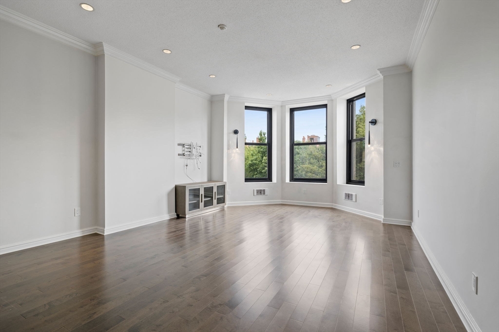 160 Commonwealth Ave, Boston, Massachusetts, 1 Bedroom Bedrooms, 3 Rooms Rooms,1 BathroomBathrooms,Residential Lease,For Rent,Commonwealth Ave,73416239