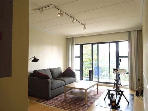 170 Gore, Cambridge, Massachusetts, 1 Bedroom Bedrooms, 3 Rooms Rooms,1 BathroomBathrooms,Residential Lease,For Rent,Gore,73411672