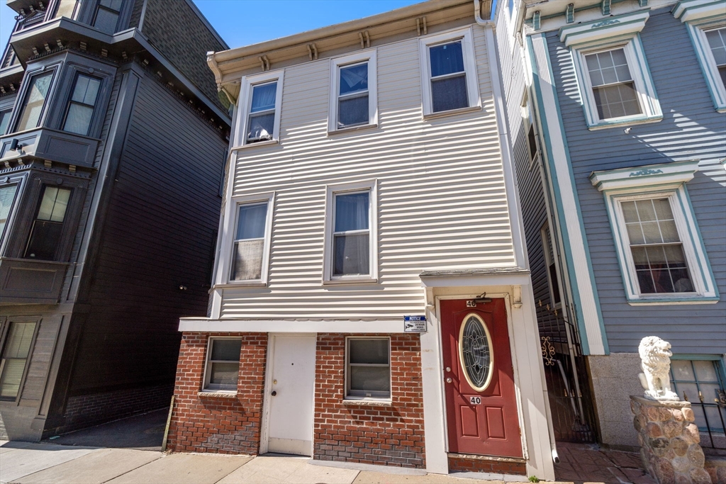40 Lexington St, Boston, Massachusetts, 5 Bedrooms Bedrooms, 11 Rooms Rooms,3 BathroomsBathrooms,Residential Income,For Sale,Lexington St,73432043