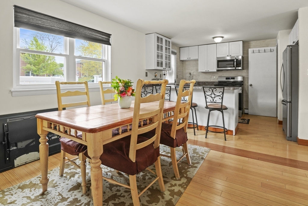 44 Kingston Street, North Andover, Massachusetts, 3 Bedrooms Bedrooms, 5 Rooms Rooms,1.5 BathroomsBathrooms,Residential,For Sale,Kingston Street,73368350