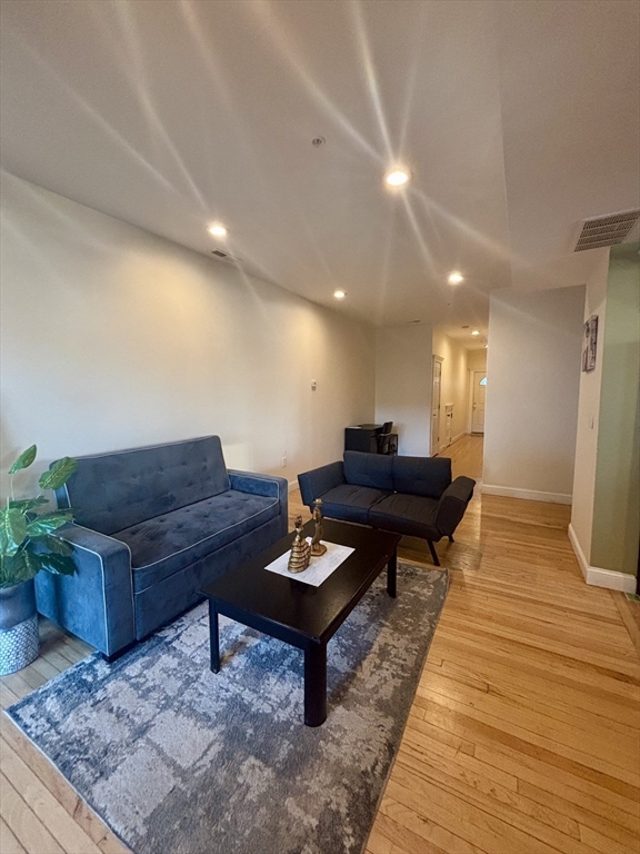 161 Bellingham Street, Chelsea, Massachusetts, 2 Bedrooms Bedrooms, 3 Rooms Rooms,1 BathroomBathrooms,Residential Lease,For Rent,Bellingham Street,73417327
