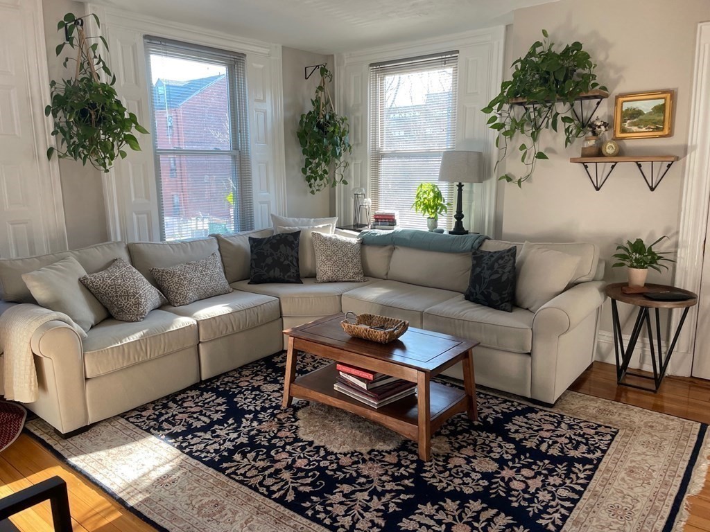 172 Sumner St, Boston, Massachusetts, 1 Bedroom Bedrooms, 5 Rooms Rooms,1 BathroomBathrooms,Residential Lease,For Rent,Sumner St,73442318