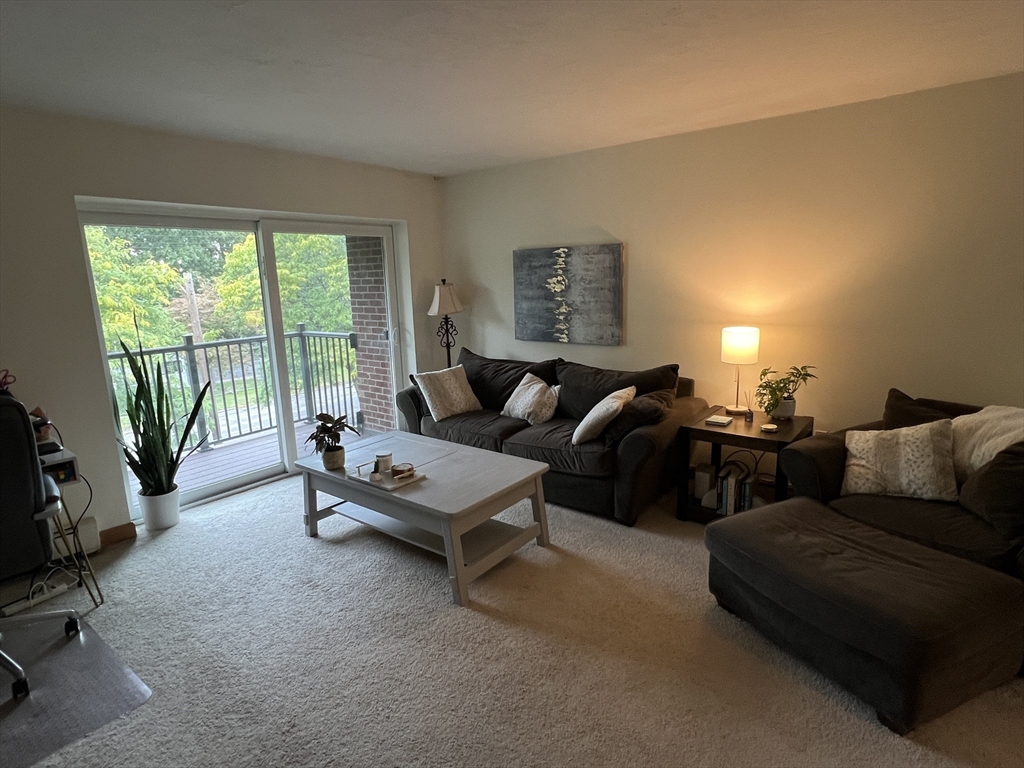 2366 Commonwealth Ave., Newton, Massachusetts, 1 Bedroom Bedrooms, 3 Rooms Rooms,1 BathroomBathrooms,Residential Lease,For Rent,Commonwealth Ave.,73435909