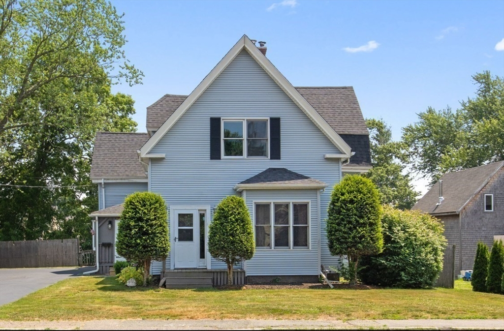 114 W Water St, Rockland, Massachusetts, 4 Bedrooms Bedrooms, 9 Rooms Rooms,3 BathroomsBathrooms,Residential,For Sale,W Water St,73399709