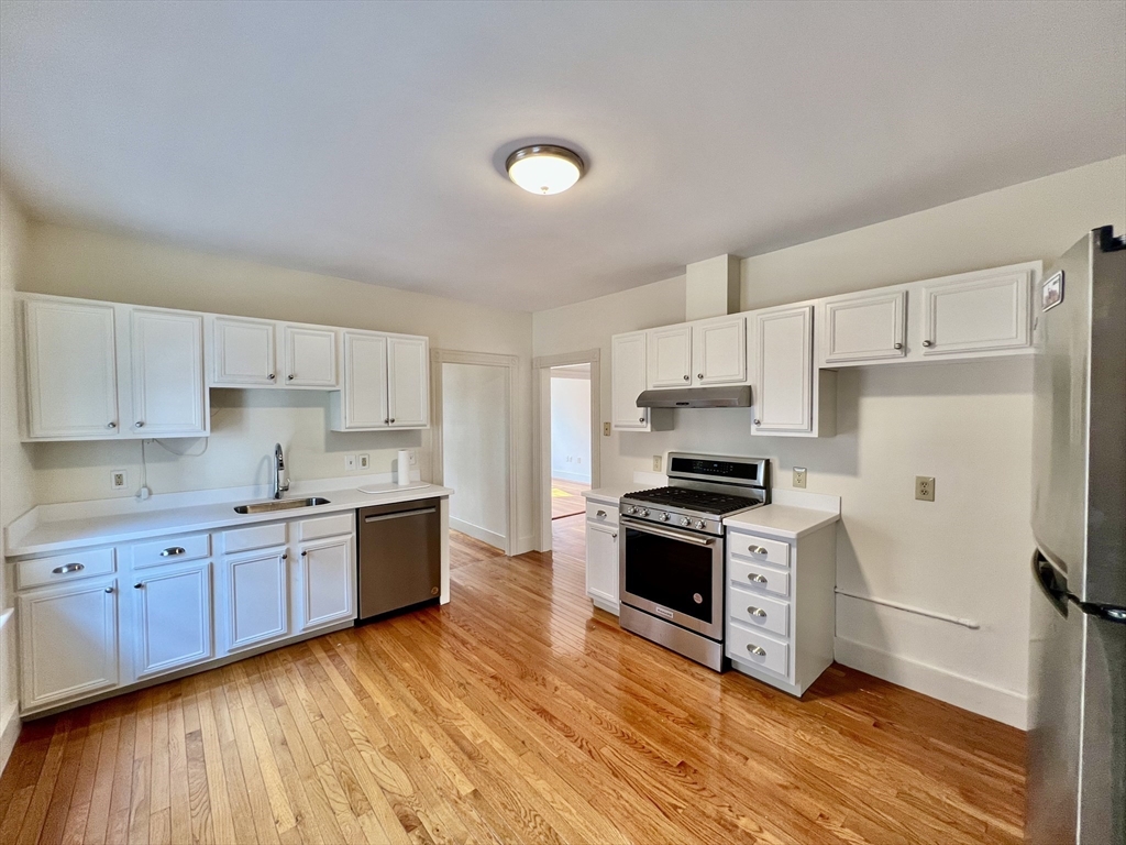 187 Parsons Street, Boston, Massachusetts, 3 Bedrooms Bedrooms, 6 Rooms Rooms,1 BathroomBathrooms,Residential Lease,For Rent,Parsons Street,73374405