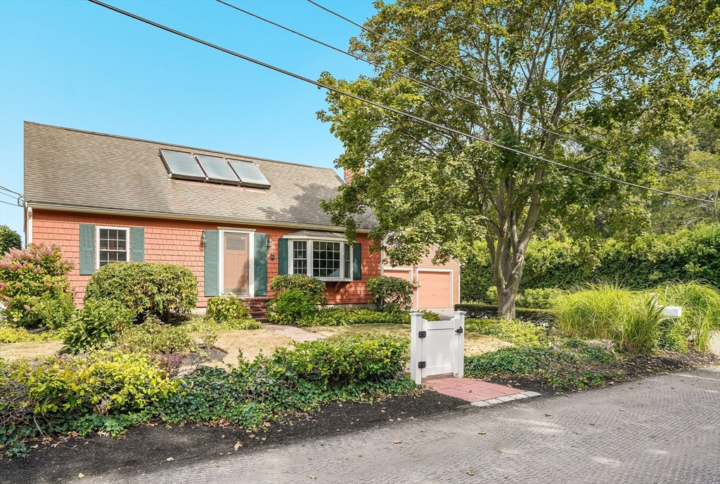 42 Riverview Dr, Newbury, Massachusetts, 3 Bedrooms Bedrooms, 6 Rooms Rooms,2 BathroomsBathrooms,Residential,For Sale,Riverview Dr,73424505