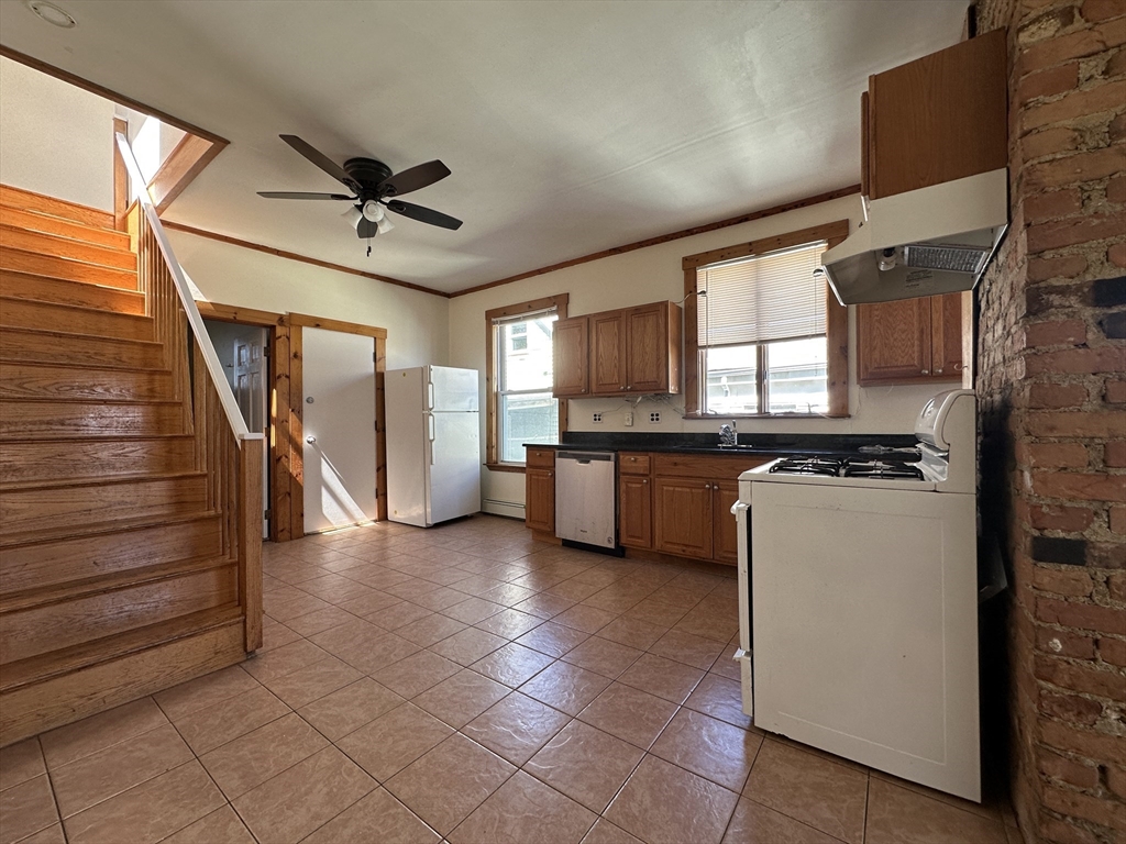 3 Sachem, Boston, Massachusetts, 4 Bedrooms Bedrooms, 7 Rooms Rooms,2 BathroomsBathrooms,Residential Lease,For Rent,Sachem,73432283