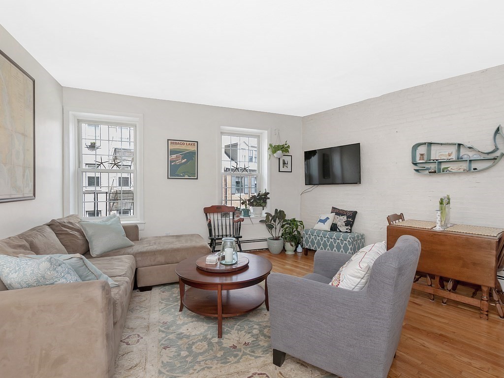 243 North Street, Boston, Massachusetts, 1 Bedroom Bedrooms, 4 Rooms Rooms,1 BathroomBathrooms,Residential Lease,For Rent,North Street,73447037