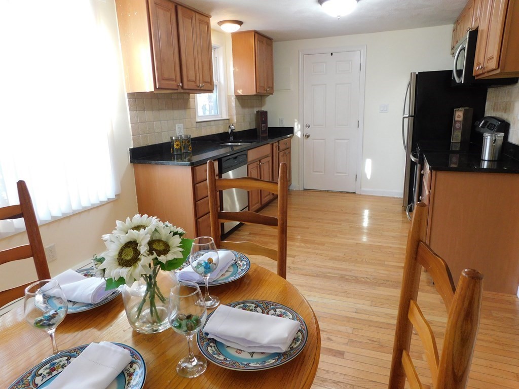 251 Neponset St, Canton, Massachusetts, 2 Bedrooms Bedrooms, 5 Rooms Rooms,1 BathroomBathrooms,Residential Lease,For Rent,Neponset St,73437398