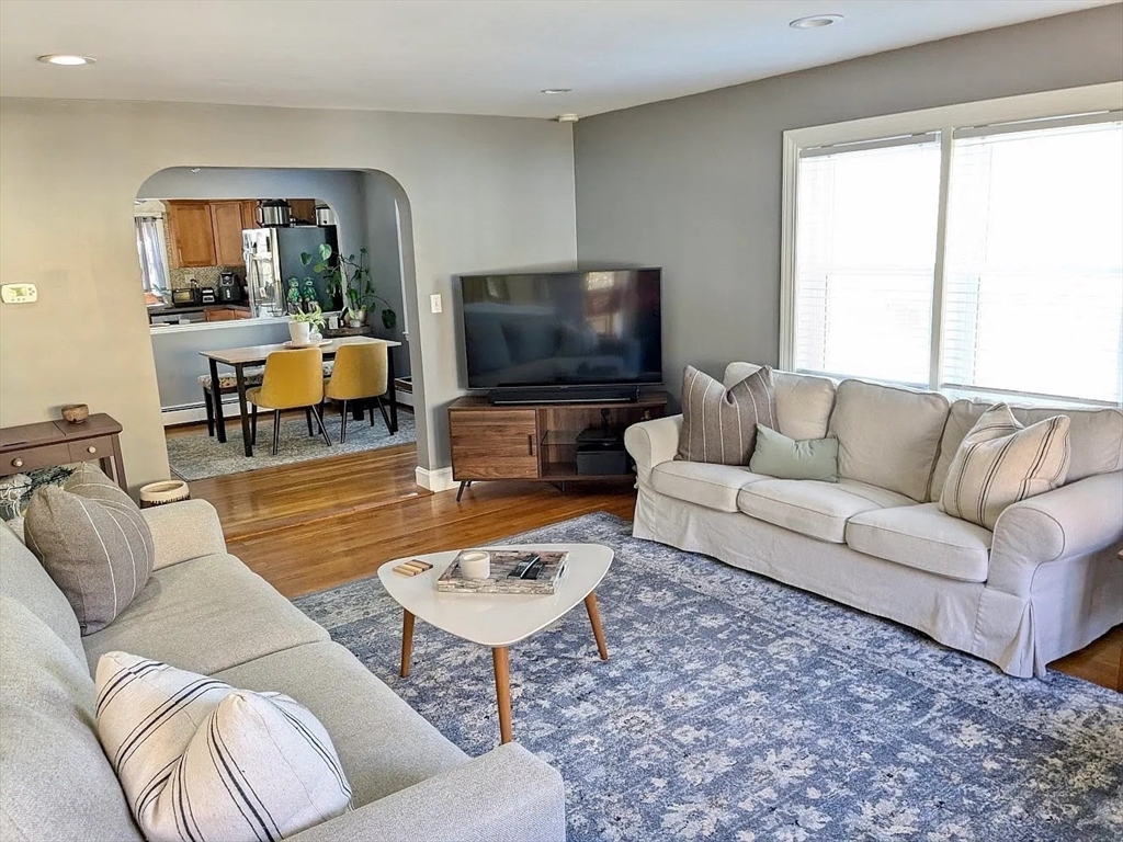 161 Webster Street, Malden, Massachusetts, 2 Bedrooms Bedrooms, 6 Rooms Rooms,1 BathroomBathrooms,Residential Lease,For Rent,Webster Street,73434656