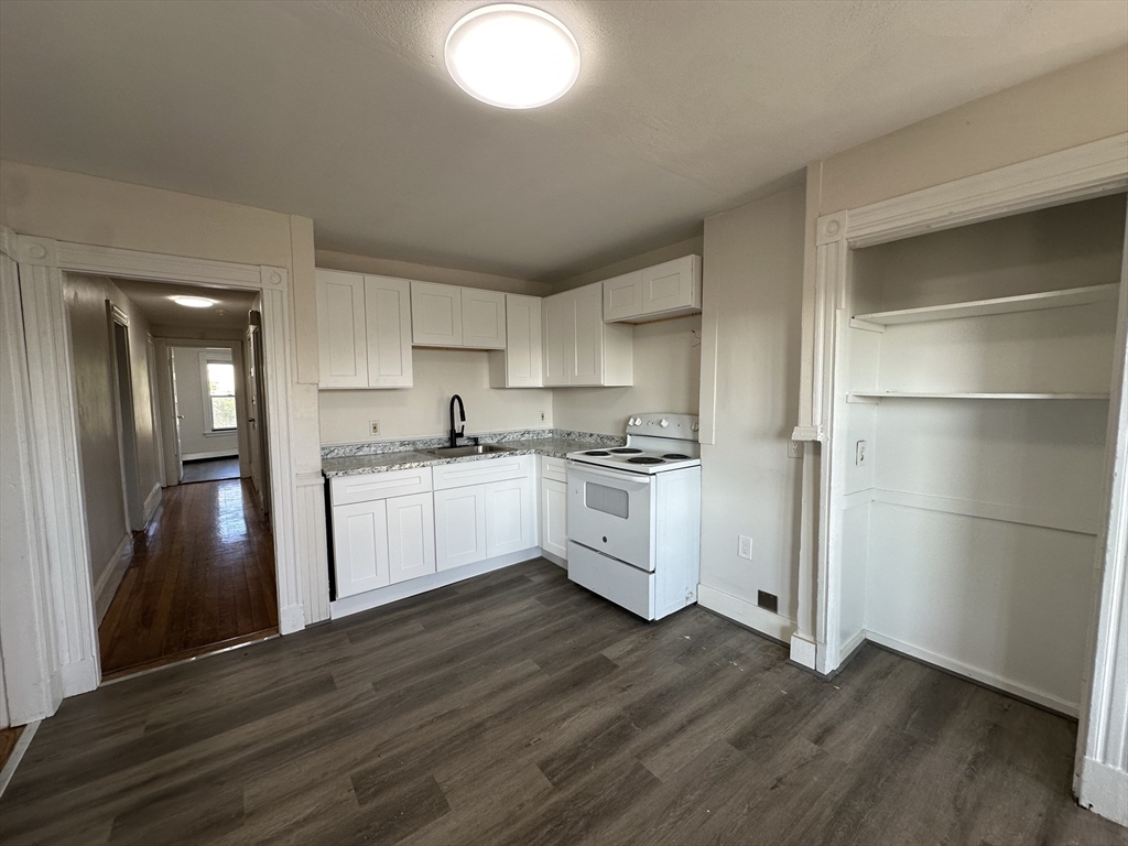 45 Louis St, Chelsea, Massachusetts, 3 Bedrooms Bedrooms, 6 Rooms Rooms,1 BathroomBathrooms,Residential Lease,For Rent,Louis St,73408577