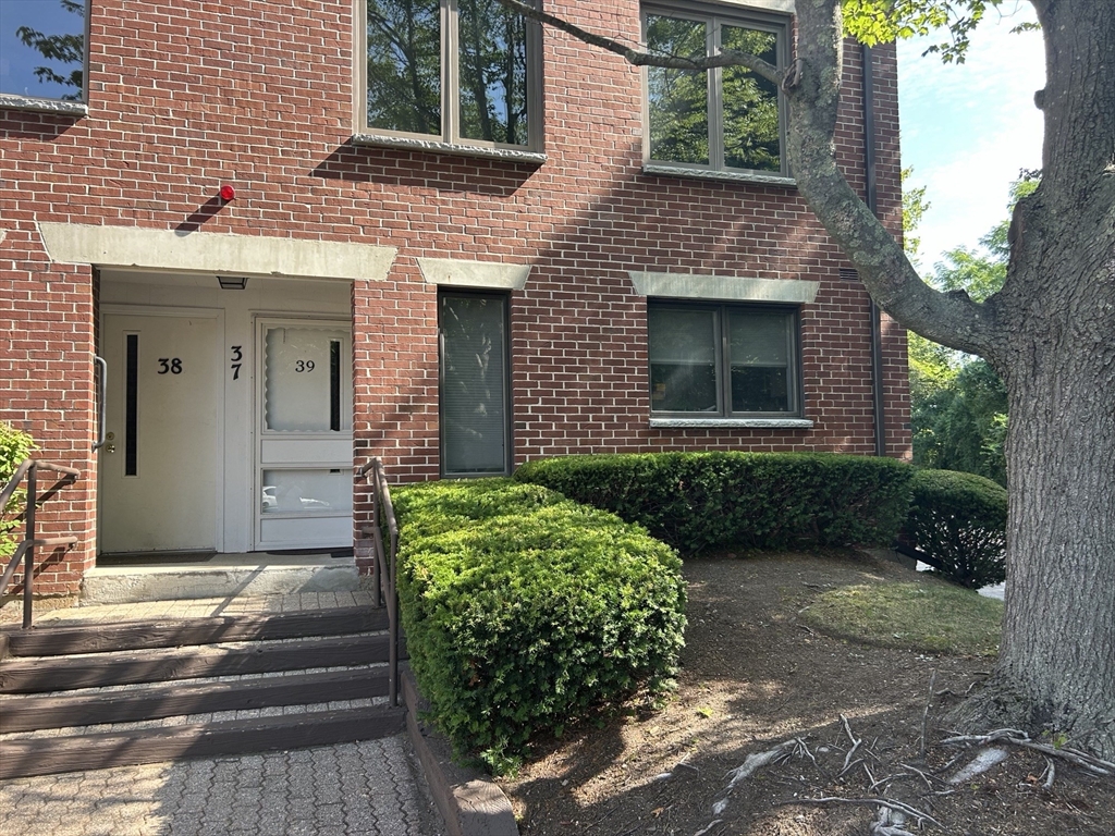 126 Merrimac Street, Newburyport, Massachusetts, 2 Bedrooms Bedrooms, 5 Rooms Rooms,2 BathroomsBathrooms,Residential Lease,For Rent,Merrimac Street,73415635