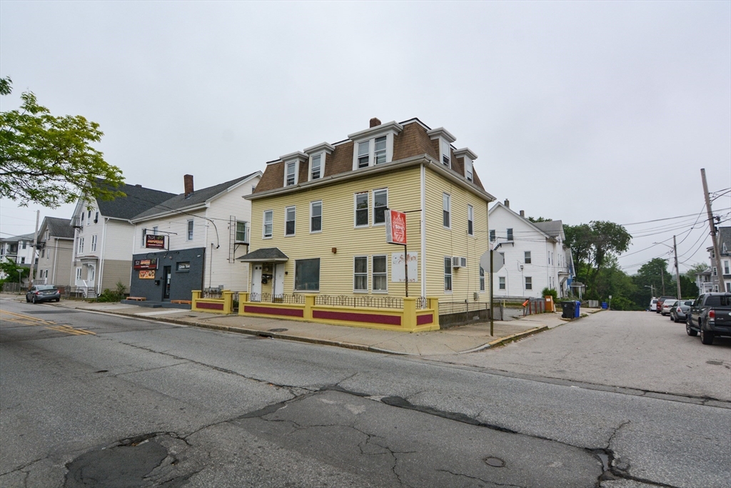 534 Lonsdale Ave, Central Falls, Rhode Island, 5 Bedrooms Bedrooms, 15 Rooms Rooms,3 BathroomsBathrooms,Residential Income,For Sale,Lonsdale Ave,73392167