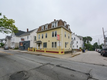 534 Lonsdale Ave, Central Falls, Rhode Island, 5 Bedrooms Bedrooms, 15 Rooms Rooms,3 BathroomsBathrooms,Residential Income,For Sale,Lonsdale Ave,73392167