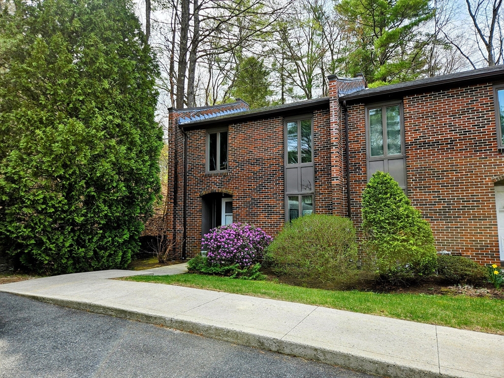 12 Chadwick Ct, Amherst, Massachusetts, 3 Bedrooms Bedrooms, 6 Rooms Rooms,1.5 BathroomsBathrooms,Residential,For Sale,Chadwick Ct,73377300